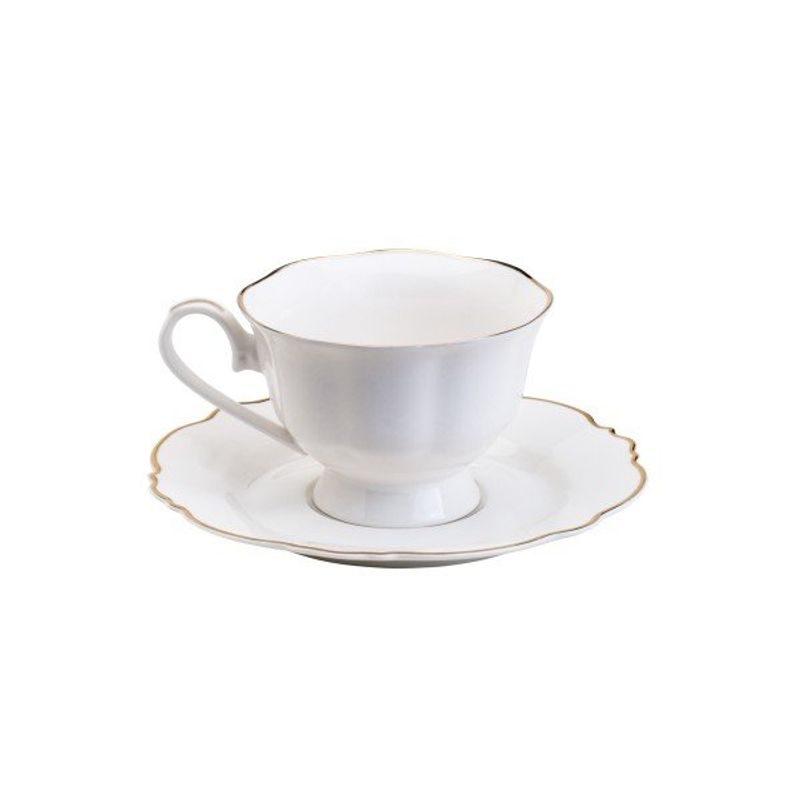 Um jogo de chá com um bule branco e xícaras com pinheiros.