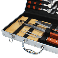 jogo-de-17-pecas-para-churrasco-com-cabo-em-madeira-e-maleta-em-aluminio-l47xp20xa7cm-28584-16565